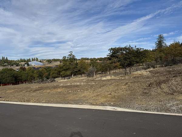 1 Acre of Residential Land for Sale in Eagle Point, Oregon