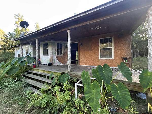 4 Acres of Residential Land with Home for Sale in Pittsburg, Texas