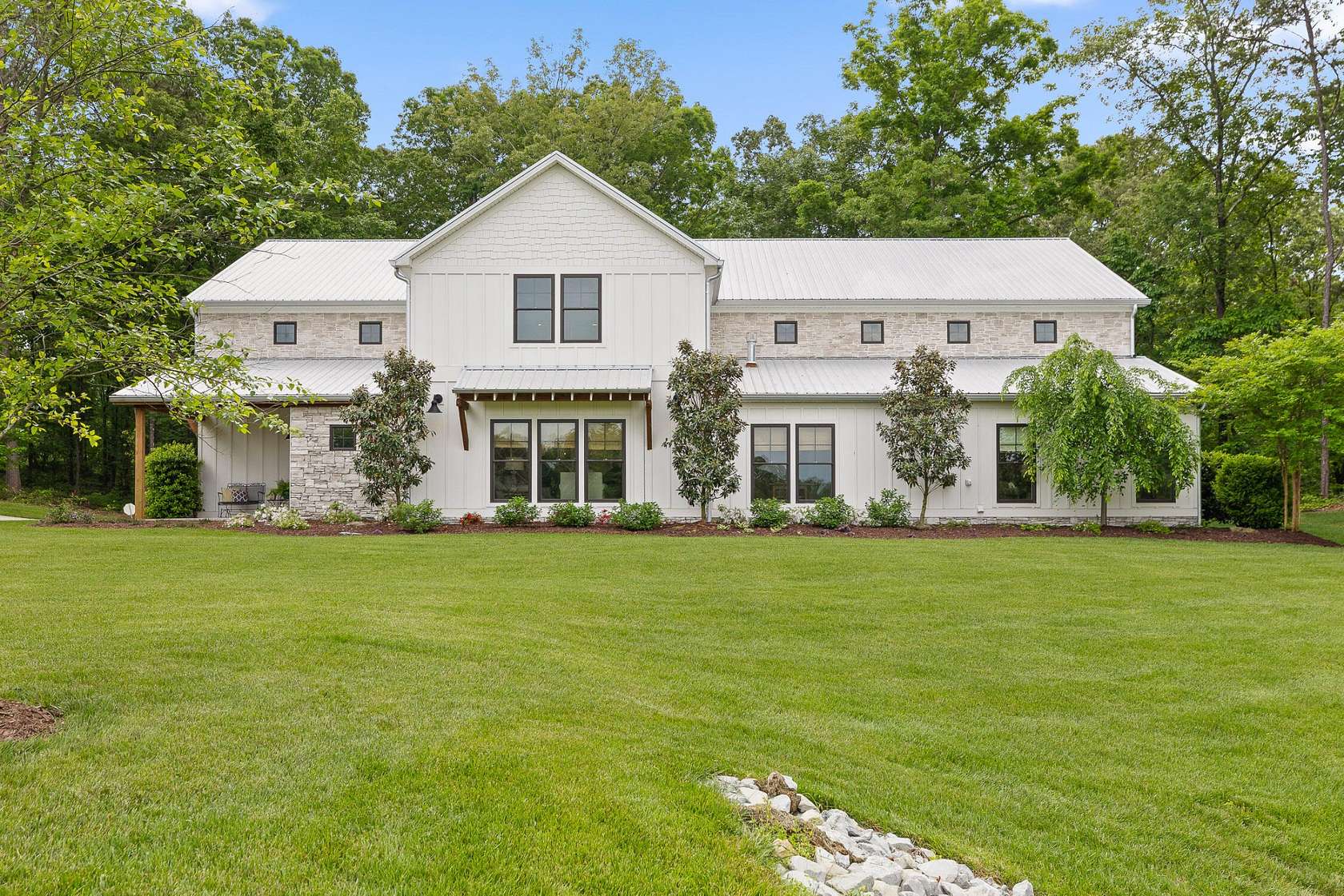 5 Acres of Residential Land with Home for Sale in Hixson, Tennessee