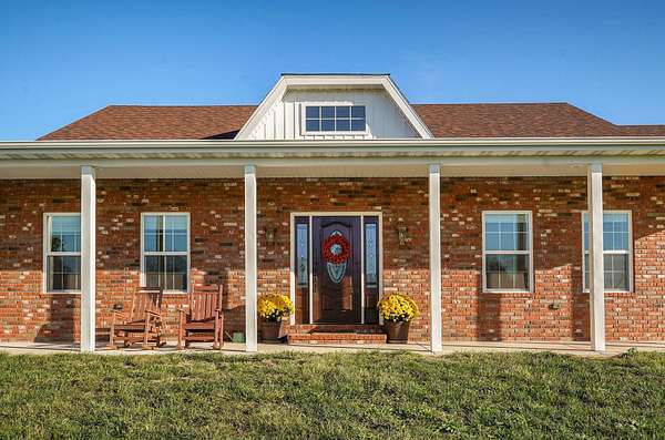 9.62 Acres of Residential Land with Home for Sale in Billings, Missouri