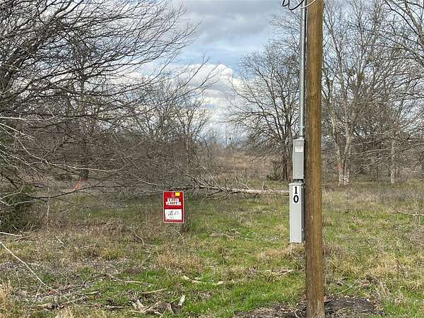 1.37 Acres of Residential Land for Sale in Rockdale, Texas