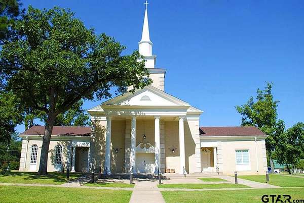 1.8 Acres of Improved Commercial Land for Sale in Jacksonville, Texas