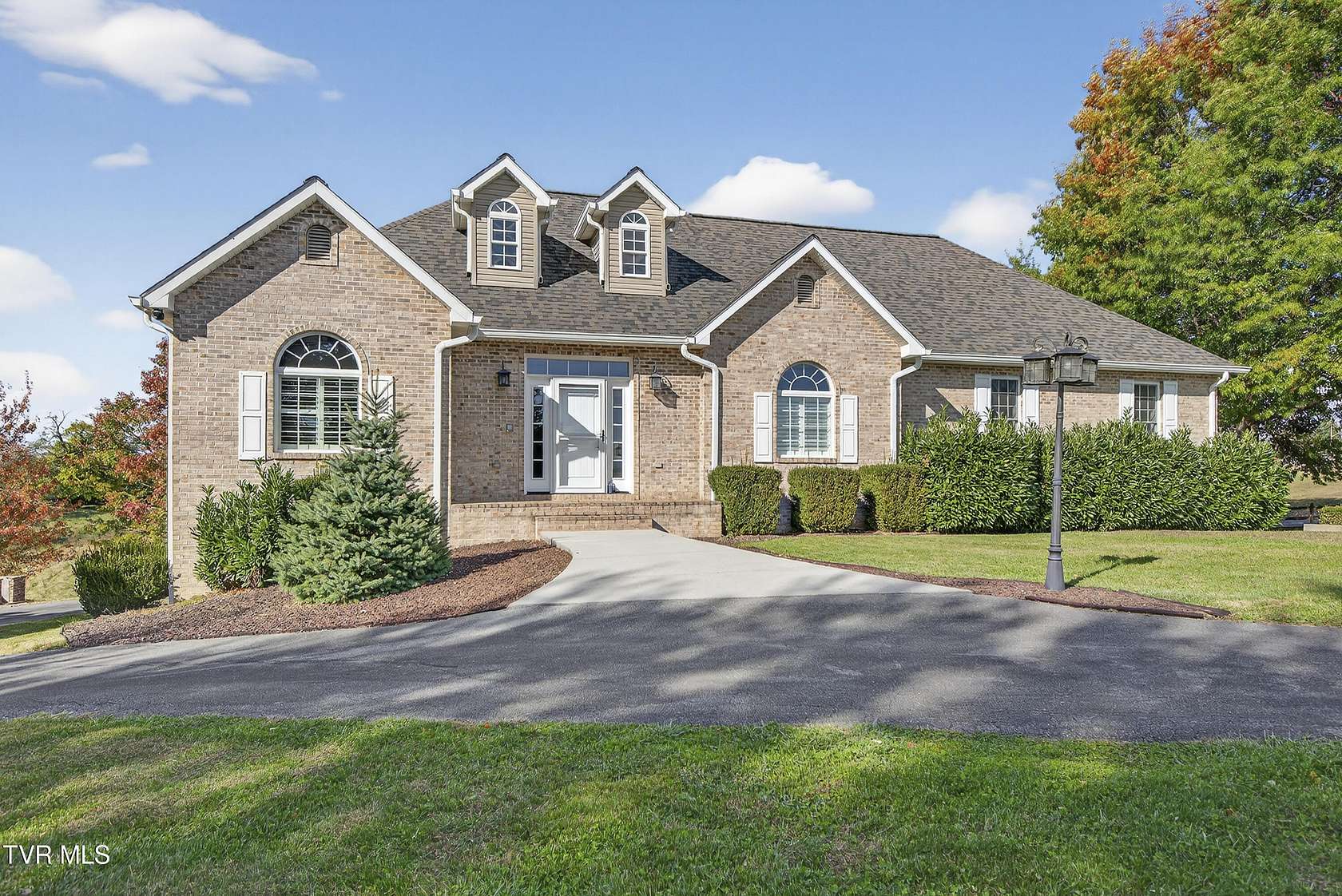 5.3 Acres of Residential Land with Home for Sale in Abingdon, Virginia