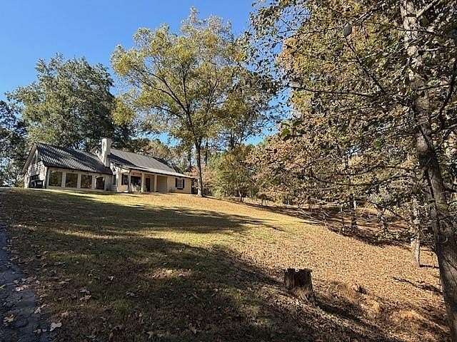 2 Acres of Residential Land with Home for Lease in Woodstock, Georgia