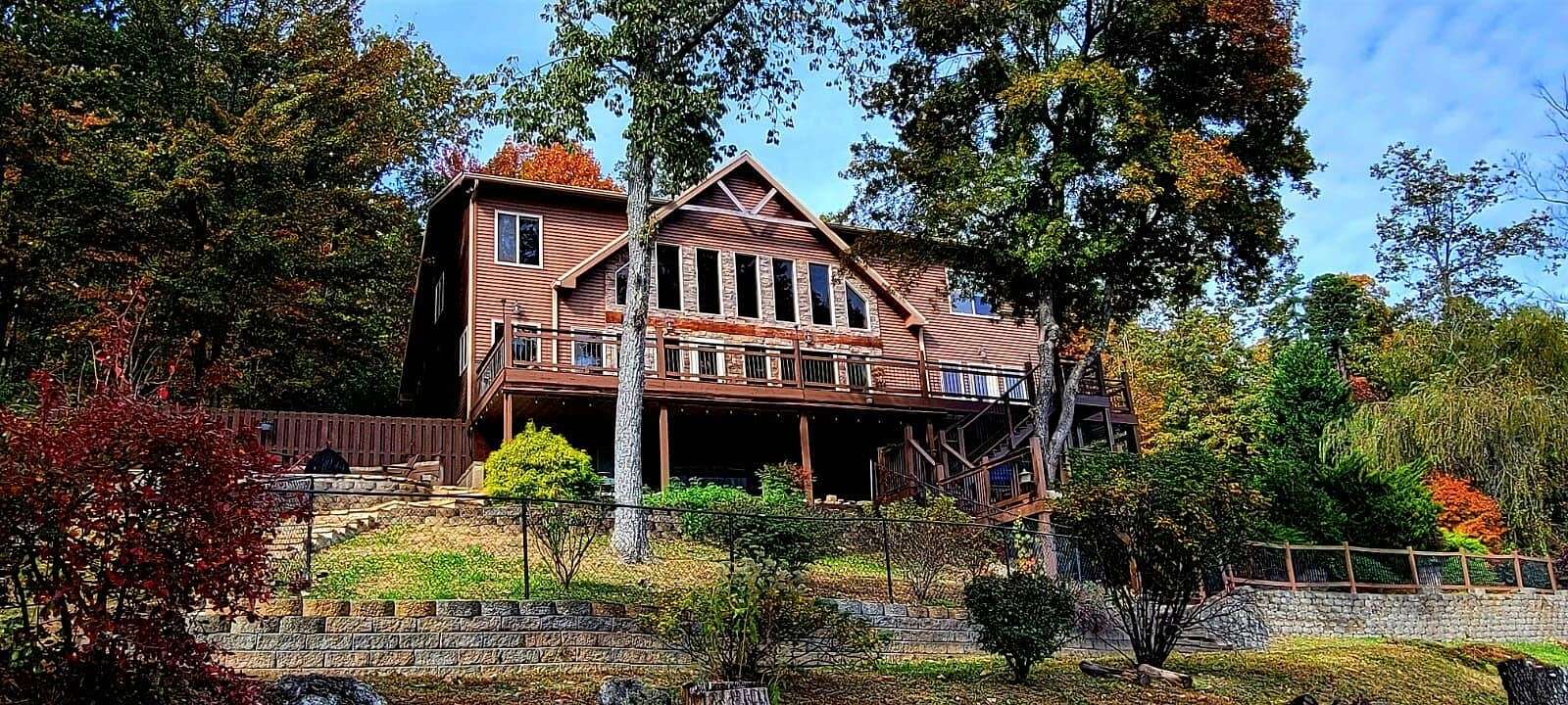 1.54 Acres of Residential Land with Home for Sale in Soddy-Daisy, Tennessee