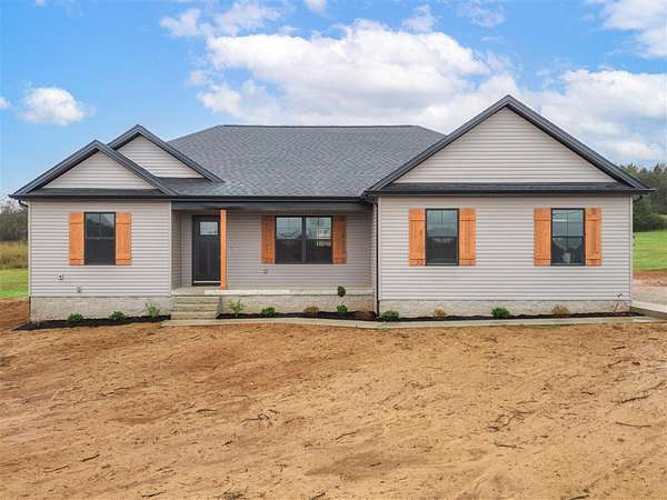 1.67 Acres of Residential Land with Home for Sale in Russellville, Kentucky