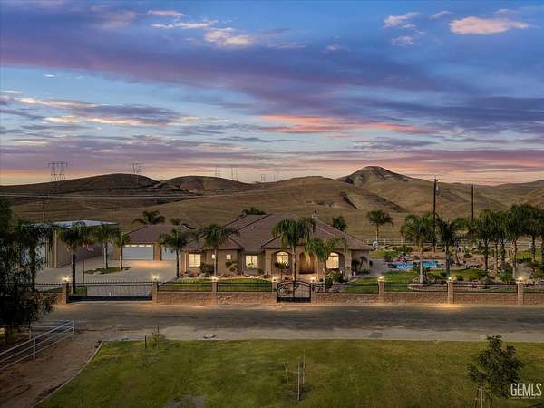 2.5 Acres of Residential Land with Home for Sale in Bakersfield, California