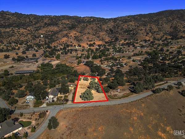 2.75 Acres of Residential Land for Sale in Tehachapi, California