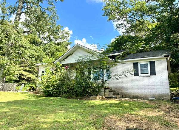 1.6 Acres of Residential Land with Home for Sale in Pulaski, Tennessee