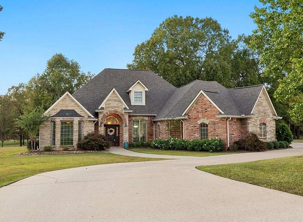 2.43 Acres of Land with Home for Sale in Texarkana, Texas