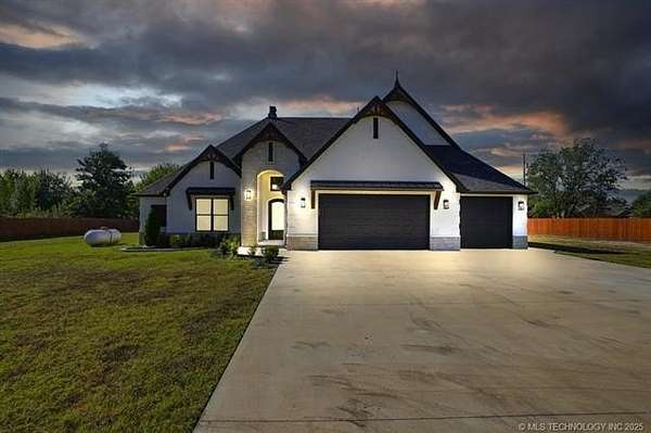 2.5 Acres of Residential Land with Home for Sale in Broken Arrow, Oklahoma