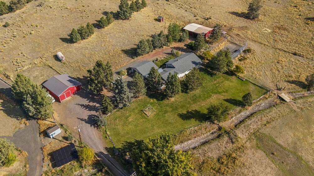2.66 Acres of Residential Land with Home for Sale in Klamath Falls, Oregon