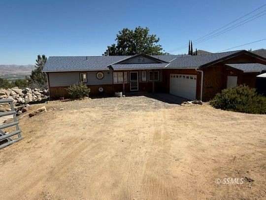 2.5 Acres of Residential Land with Home for Sale in Weldon, California