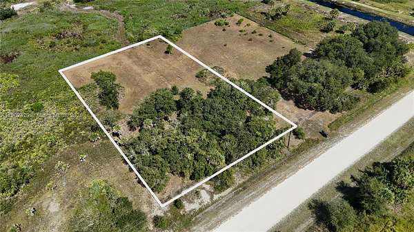 1.25 Acres of Residential Land for Sale in Okeechobee, Florida