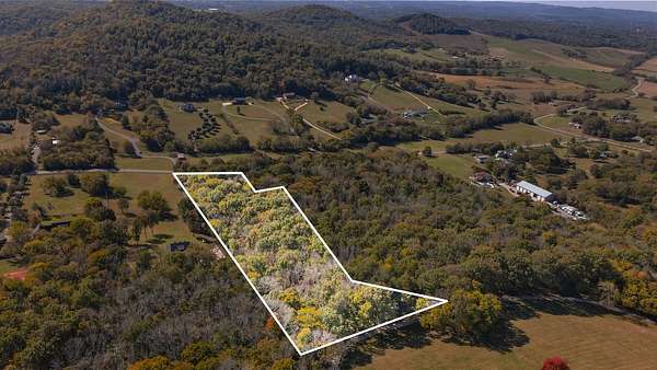 9 Acres of Residential Land for Sale in Arrington, Tennessee