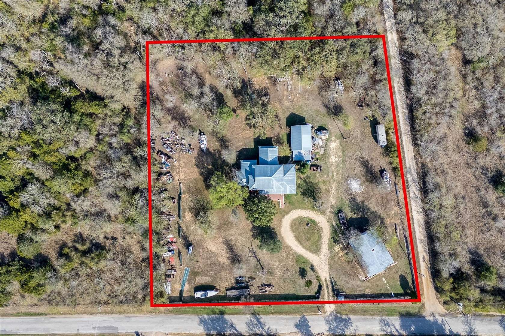 2.25 Acres of Improved Mixed-Use Land for Sale in Dale, Texas