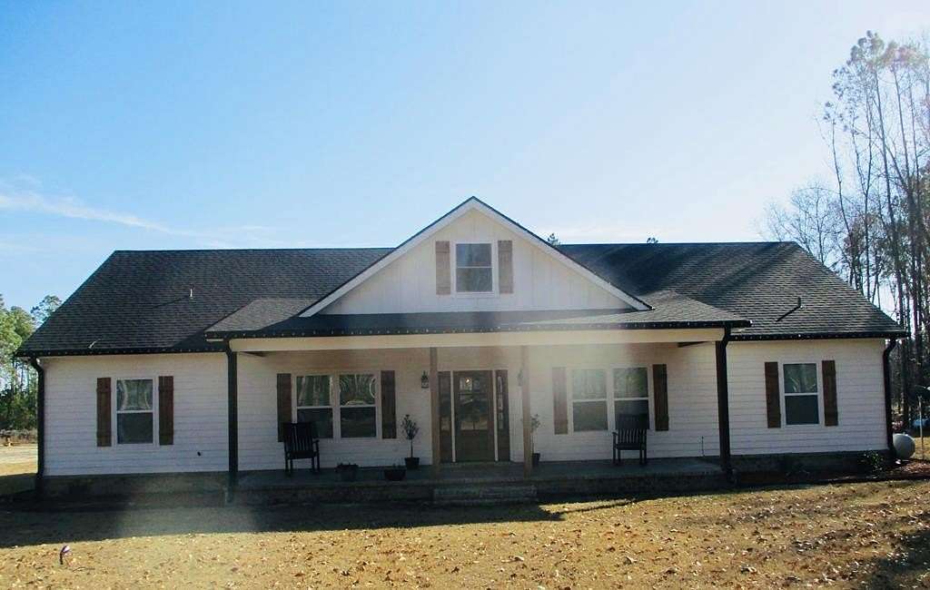 8 Acres of Residential Land with Home for Sale in Vidalia, Georgia