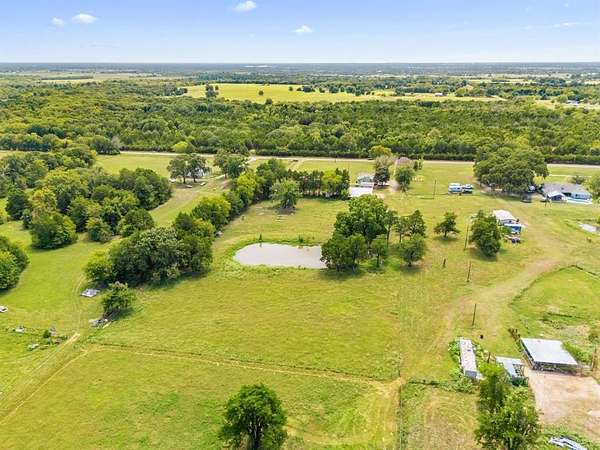 5 Acres of Residential Land with Home for Sale in Wills Point, Texas
