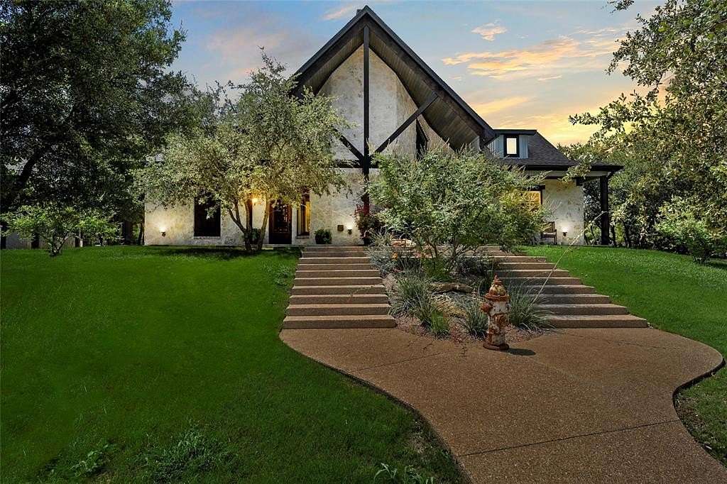 3 Acres of Residential Land with Home for Sale in China Spring, Texas