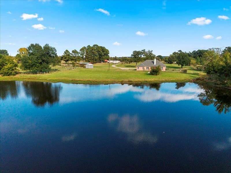 17.7 Acres of Land with Home for Sale in Athens, Texas