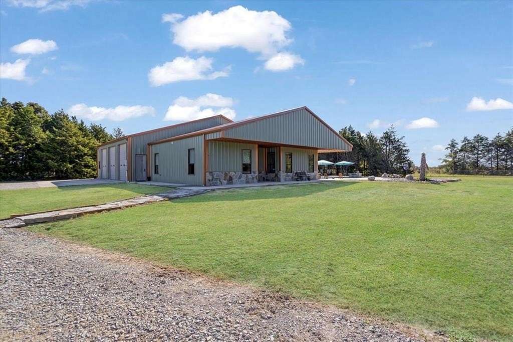 25 Acres of Land with Home for Sale in Ivanhoe, Texas