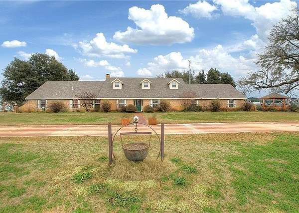 29 Acres of Agricultural Land with Home for Sale in Pittsburg, Texas