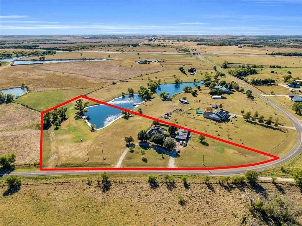 5 Acres of Residential Land with Home for Sale in Grandview, Texas