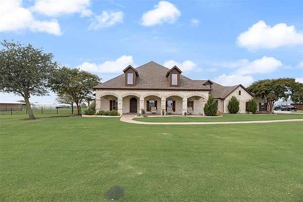 4 Acres of Residential Land with Home for Sale in Nevada, Texas