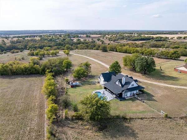 2.13 Acres of Residential Land with Home for Sale in Sanger, Texas