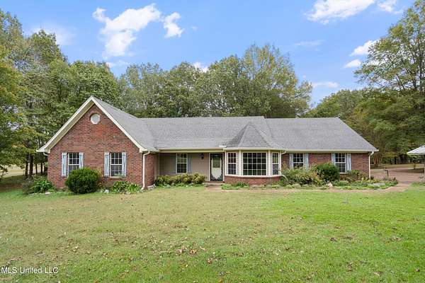 4.25 Acres of Residential Land with Home for Sale in Hernando, Mississippi