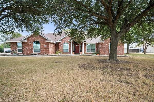 3 Acres of Residential Land with Home for Lease in Midlothian, Texas