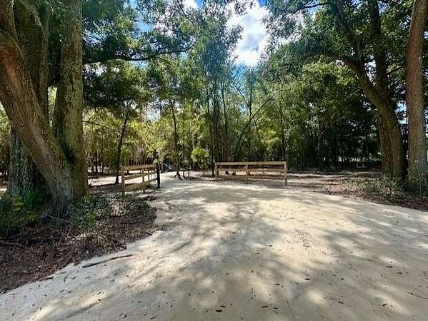 9 Acres of Land for Sale in Bell, Florida