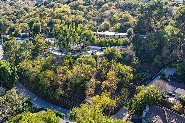 0.32 Acres of Residential Land for Sale in Sherman Oaks, California