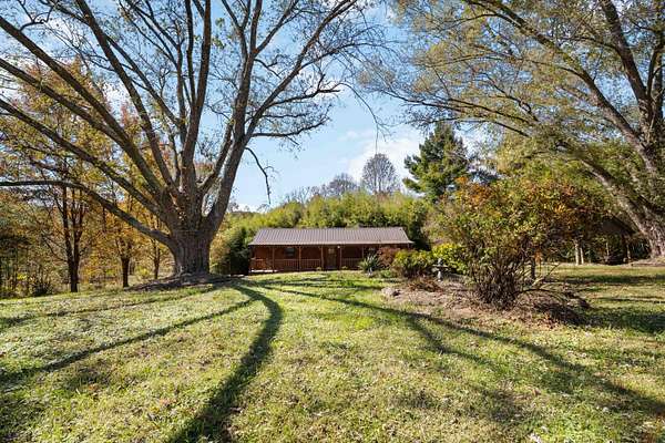 1 Acre of Residential Land with Home for Sale in London, Kentucky