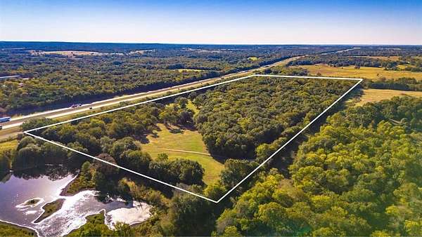 60.7 Acres of Land for Sale in Fairfield, Texas