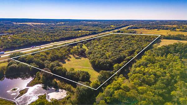 60.7 Acres of Land for Sale in Fairfield, Texas