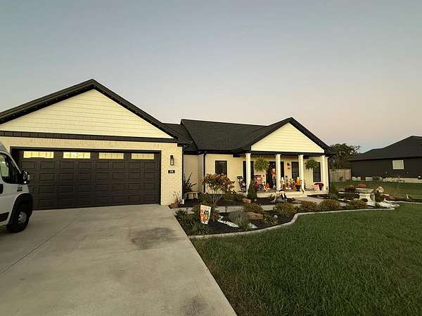 1.67 Acres of Residential Land with Home for Sale in Hopkinsville, Kentucky