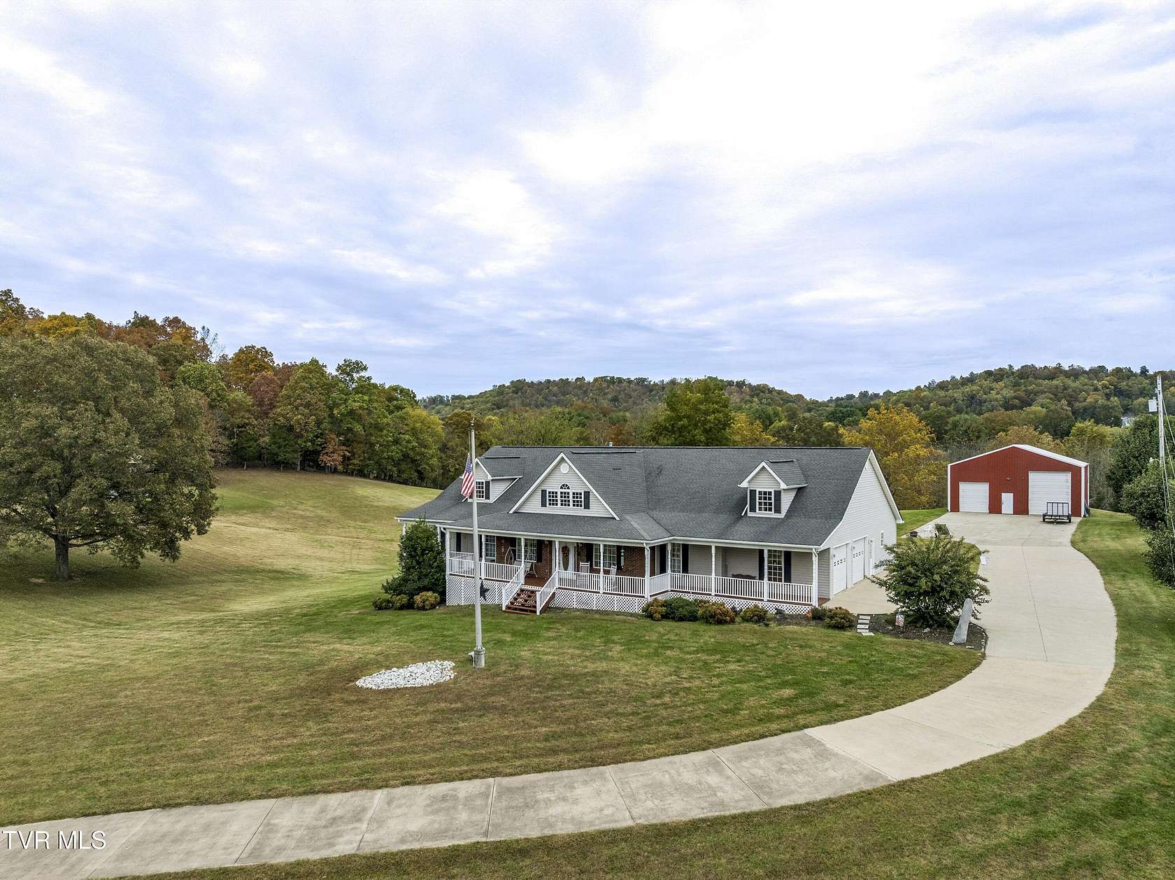 10 Acres of Residential Land with Home for Sale in Blountville, Tennessee