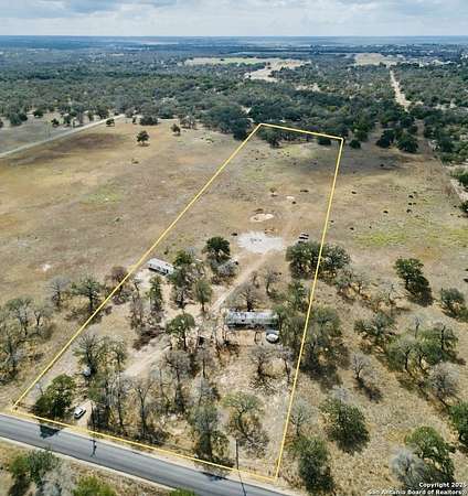 10 Acres of Residential Land for Sale in Floresville, Texas