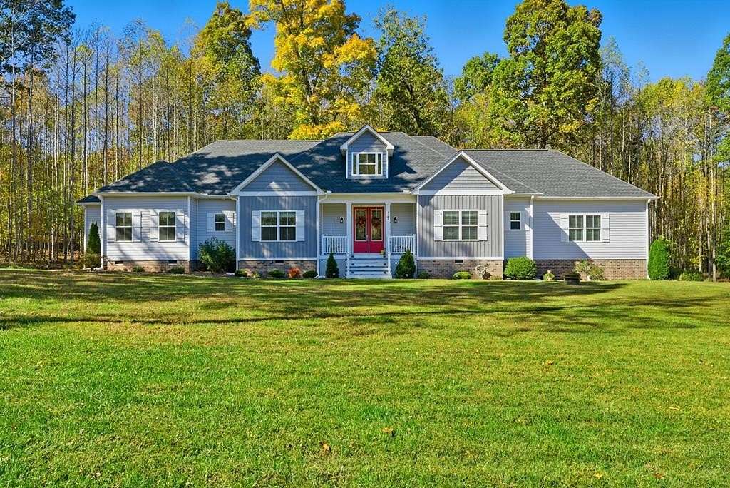 5.58 Acres of Residential Land with Home for Sale in Amelia Court House, Virginia