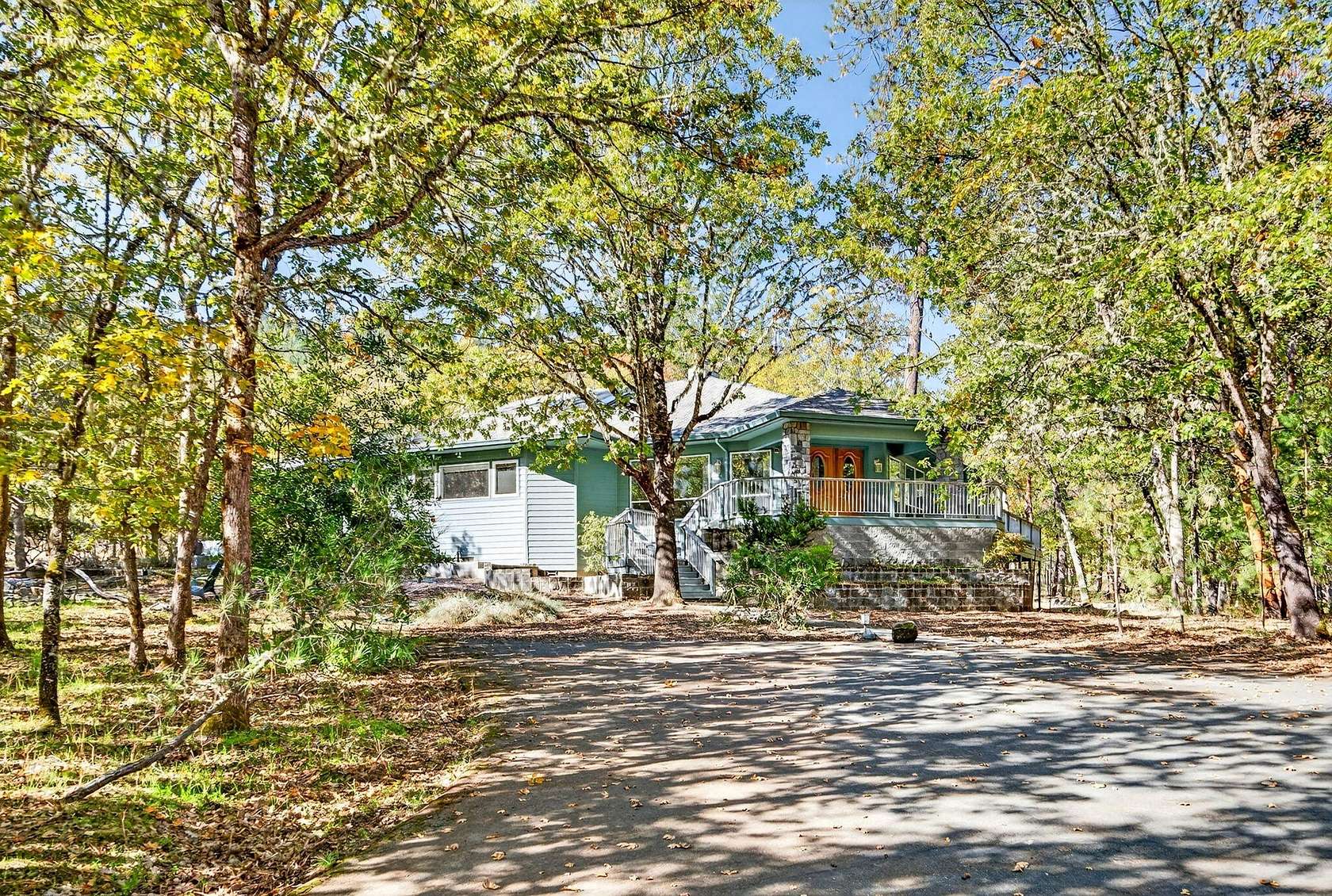 3.16 Acres of Residential Land with Home for Sale in Grants Pass, Oregon