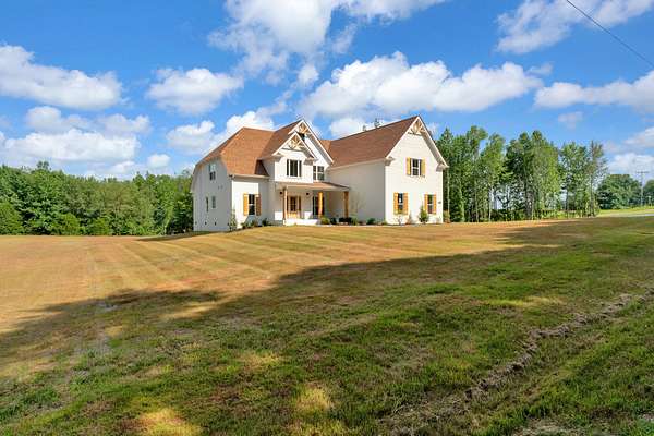 5 Acres of Residential Land with Home for Sale in Clarksville, Tennessee