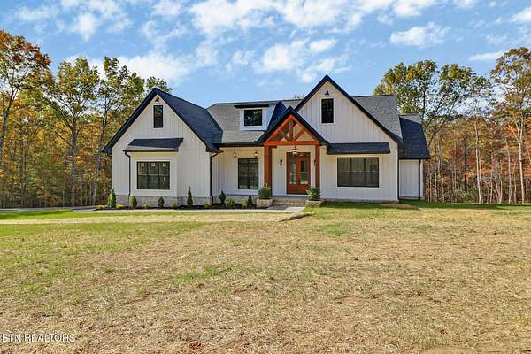 1.56 Acres of Residential Land with Home for Sale in Jamestown, Tennessee