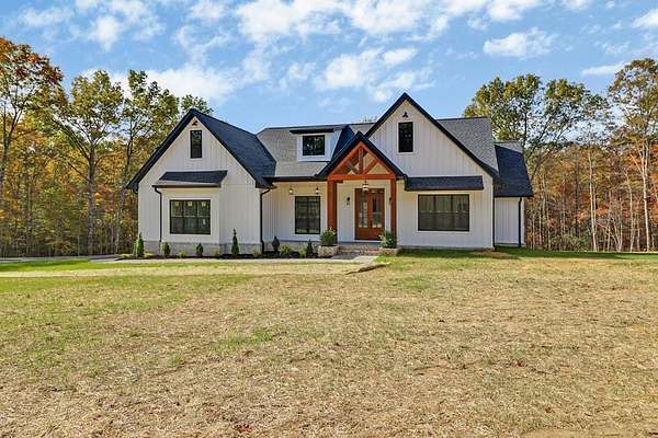 1.56 Acres of Residential Land with Home for Sale in Jamestown, Tennessee