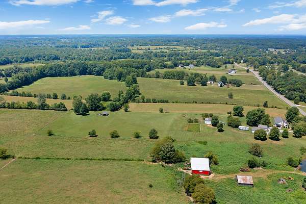7 Acres of Land for Sale in Cottontown, Tennessee