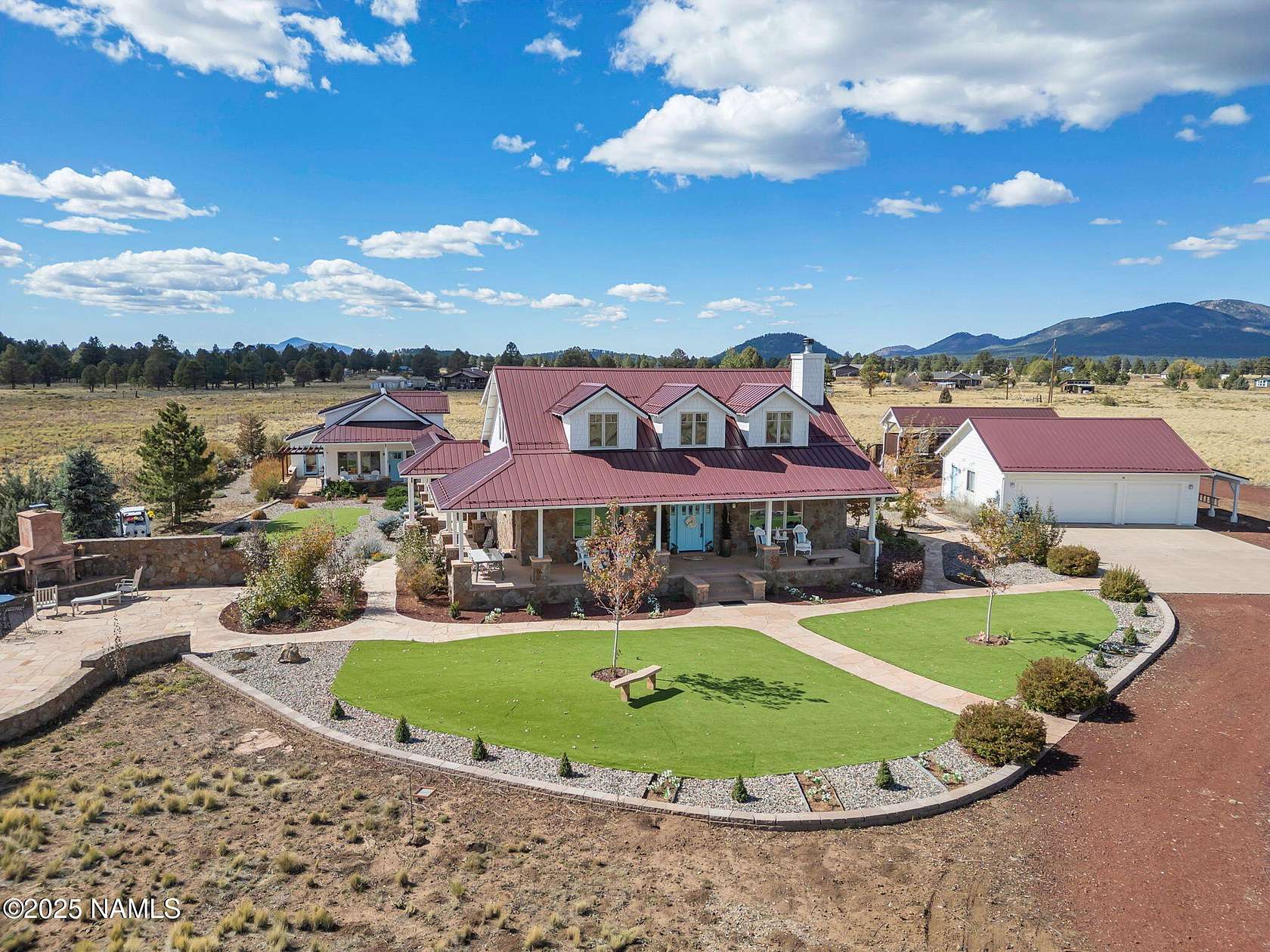 21.5 Acres of Land with Home for Sale in Parks, Arizona