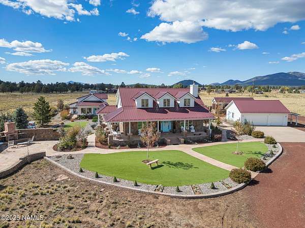 21.5 Acres of Land with Home for Sale in Parks, Arizona