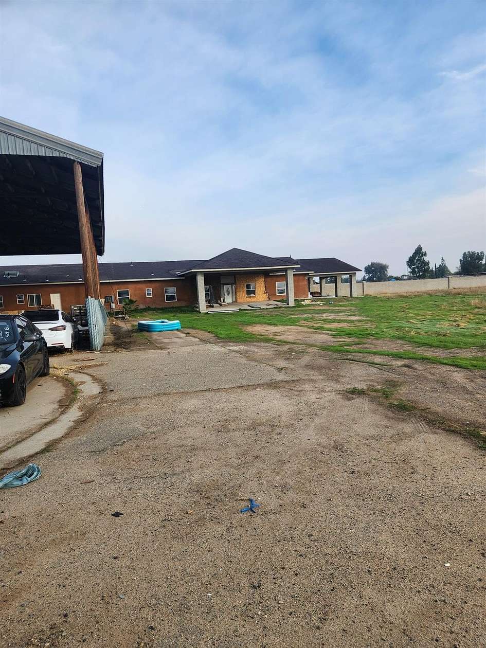 2.3 Acres of Residential Land with Home for Sale in Fresno, California