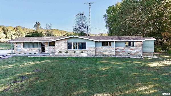 4.5 Acres of Residential Land with Home for Sale in Mount Vernon, Illinois