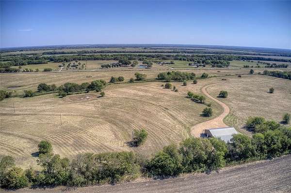 10 Acres of Land for Sale in Wolfe City, Texas